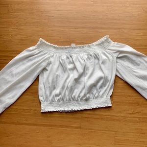 🤍White Ruffled Off-The-Shoulder Top🤍